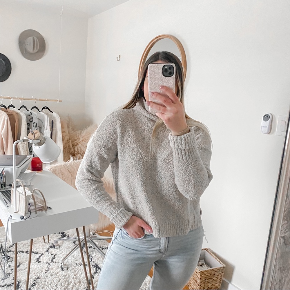 Ugg fuzzy cowl neck sweater women’s size M